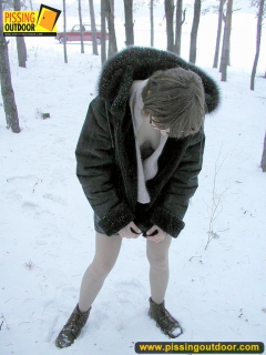 Winter outdoor pissing of blonde babe - N