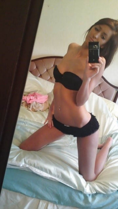 Curvacious brunette british teen - this is what she looks li - N