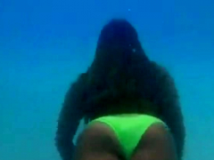 underwater-bikini-babes