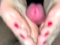 foot-fetish-close-up-feet-and-toes-tease